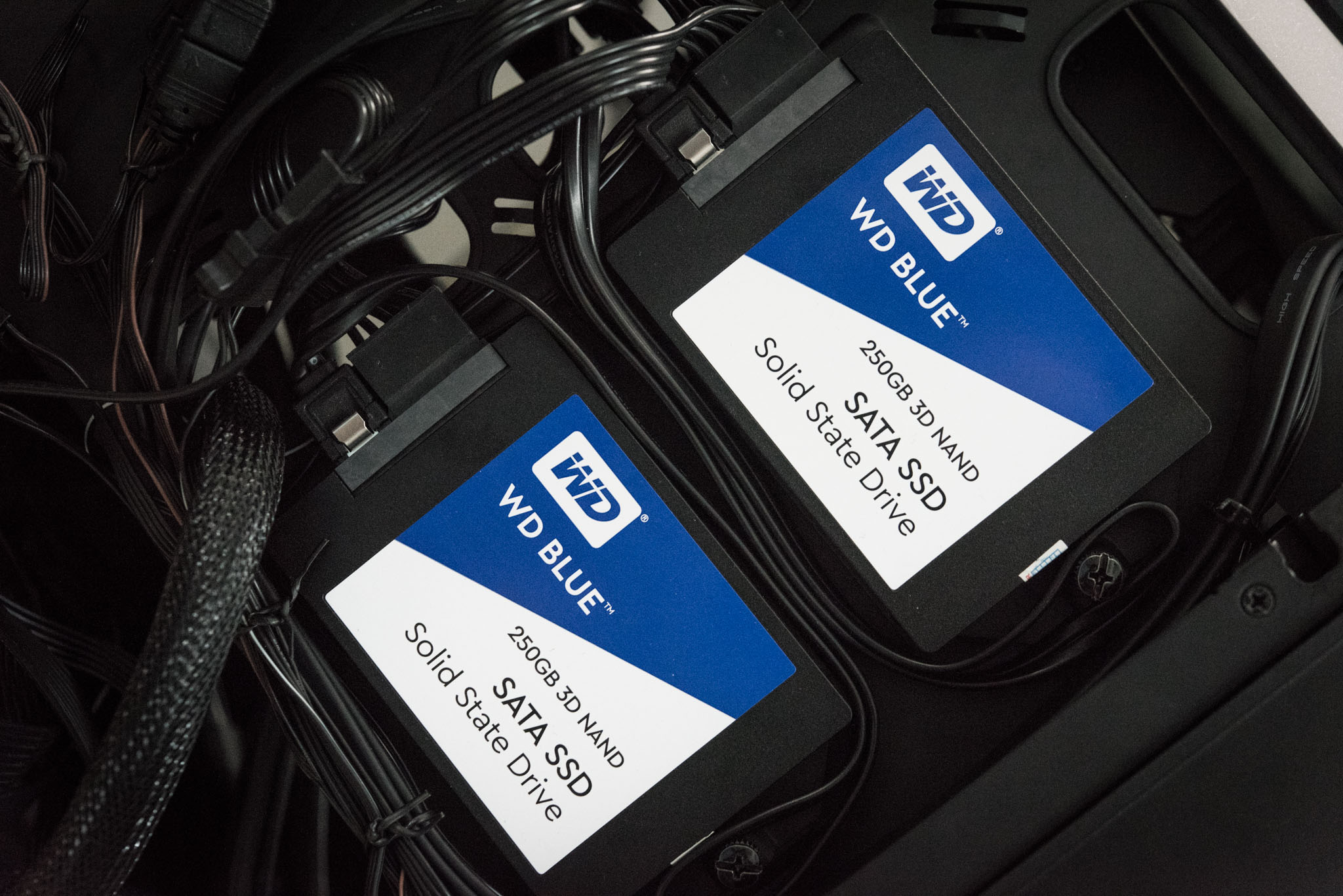 So sánh Ổ cứng  SSD WD Blue 3D NAND công nghệ mới với phiên bản 2D NAND, đua tốc độ với RAID 0