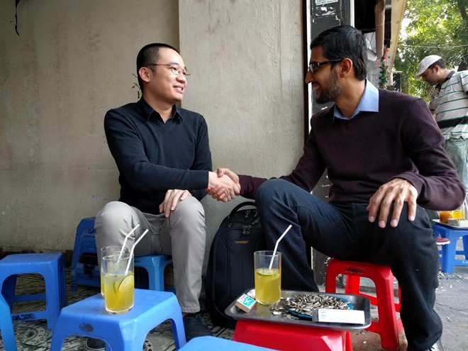CEO Google ngồi trà chanh vỉa hè với cha đẻ Flappy Bird